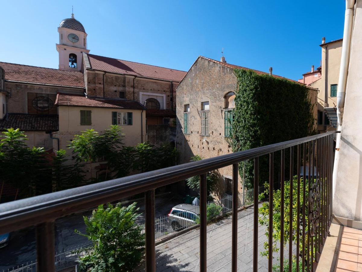 In Centro Citta, Nei Vicoli Del Borgo Sanremo