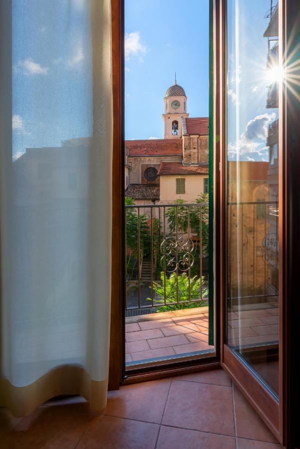In Centro Citta, Nei Vicoli Del Borgo * Sanremo