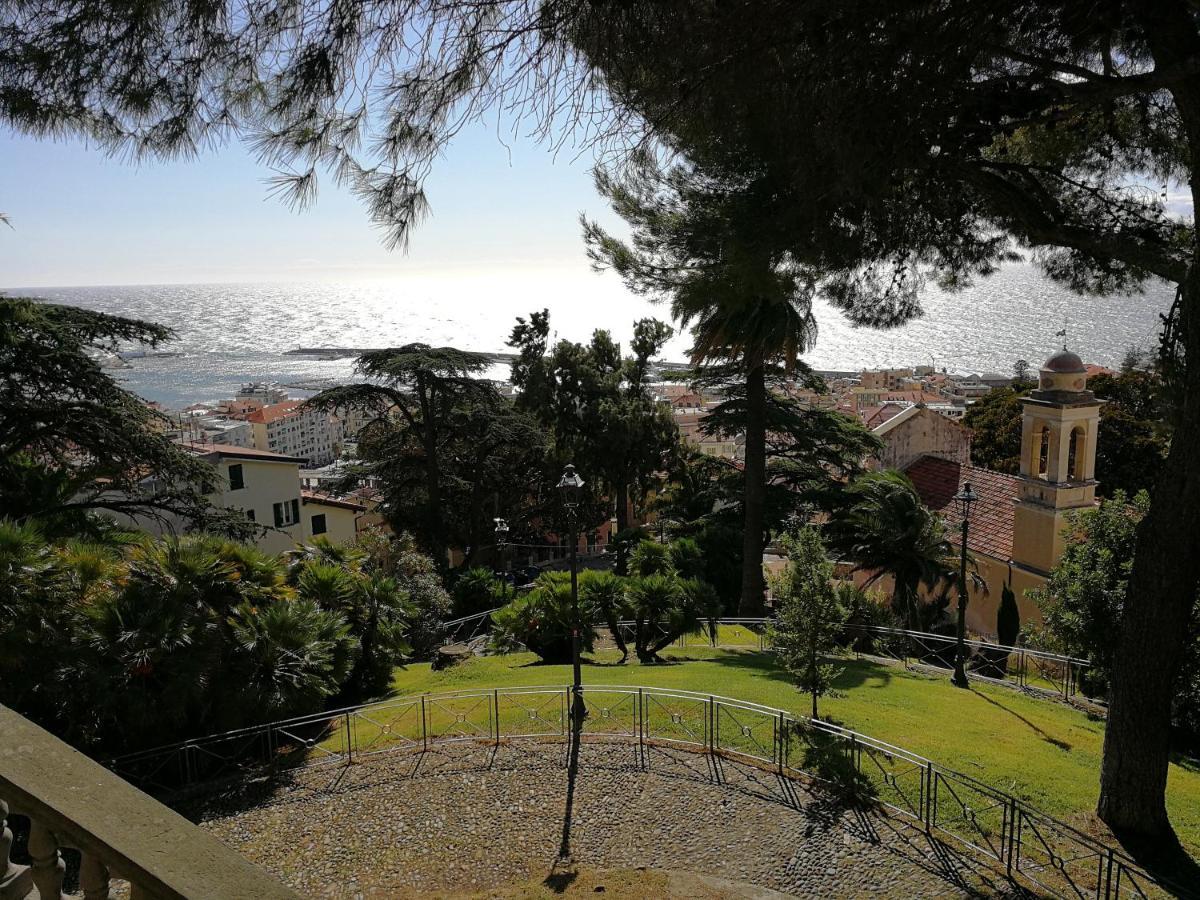 In Centro Citta, Nei Vicoli Del Borgo * Sanremo